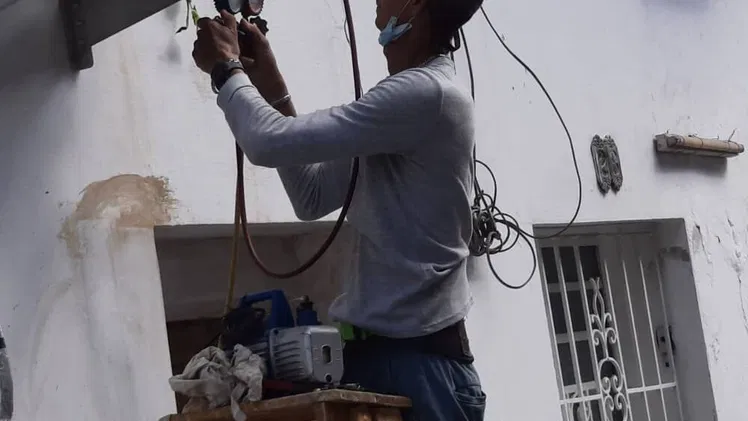 Garantizo mis trabajos en equipos de clima (Split).Montaje,desmontaje,mantenimiento,defectación y reparaciones 52966031