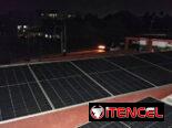 Instalación de paneles solares, equipos de clima y refrigeración