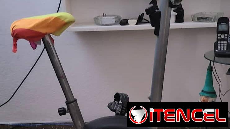 Bicicleta fija para ejercicios