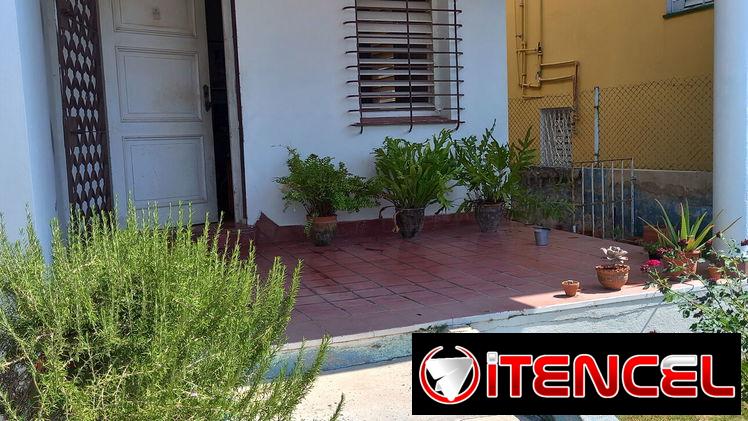 Casa ind 2 plantas de placa en Sevillano, 4/4 2B 2 terrazas garaje carport patio cementado pasillos laterales Negociable
