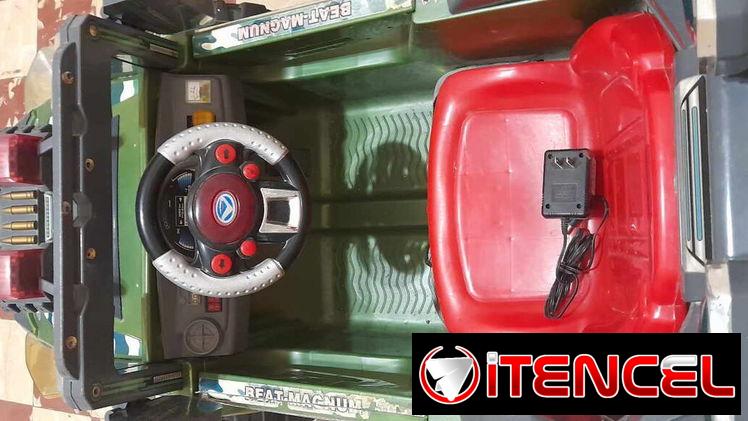 Carrito electrico tipo jeep militar, grande con control remoto y dos baterías de repuesto