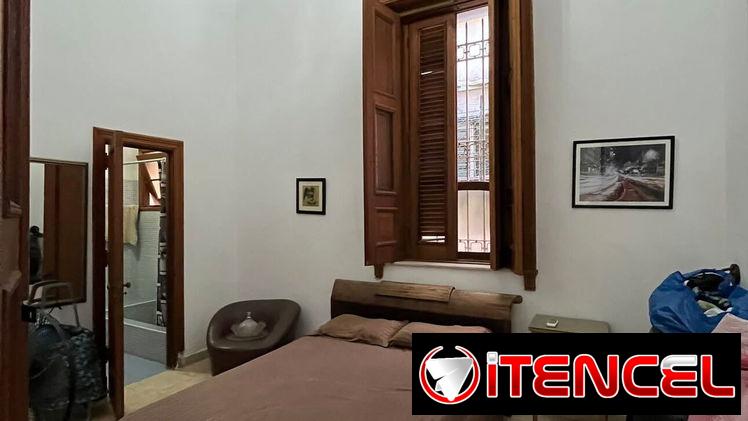 Casa Independiente en el Vedado de 5/4.