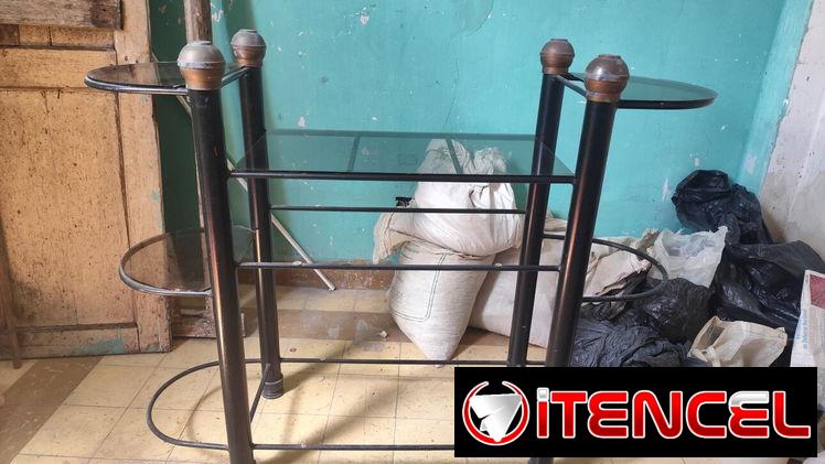 Mueble de televisor y mesitas de noche