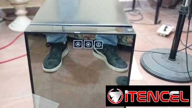 Mini nevera vinoteca de 23 Litros de 220 volt y bandejas interiores de madera con cristal efecto espejo