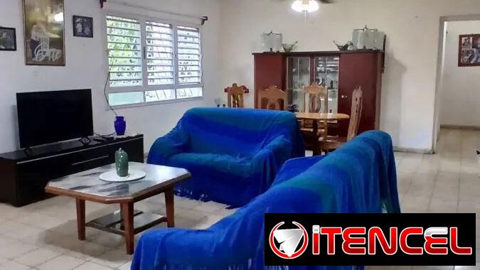 Venta de casa independiente en atabey