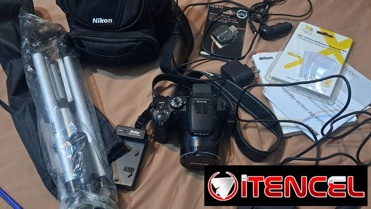 Ganga camara Nikon de uso casi nueva con tripode y con todos los accesorios