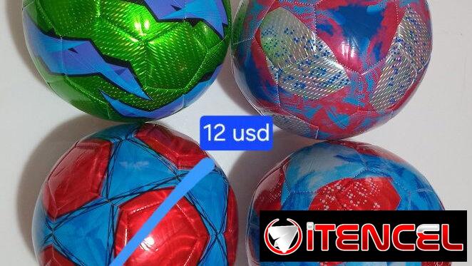 Pelotas de futbol $9 usd y $12 usd