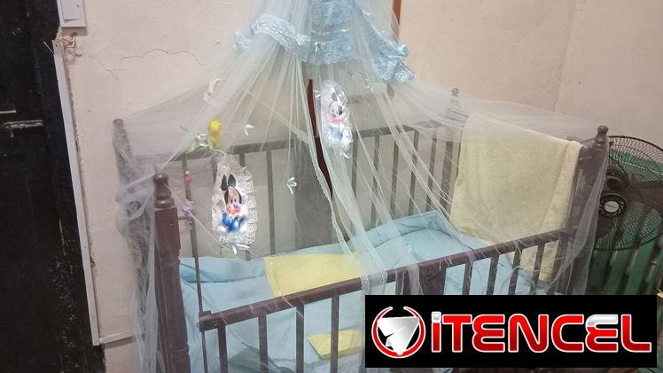 CUNA DE MADERA CON COLCHON Y LANZADERA. ROI 53896881