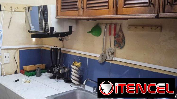 ALQUILO APTO DE 2 CUARTOS EN LA HABANA VIEJA MUY BUEN ESTADO Y BIEN UBICADO  EN 300 USD AL MES.