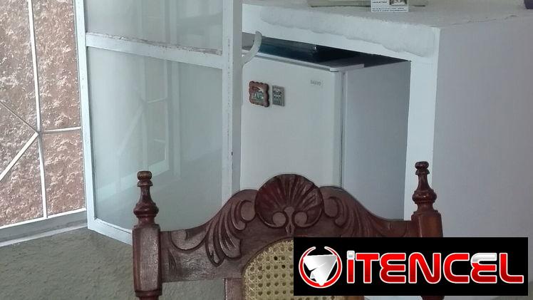 Se renta apto independiente de una habitación en bajos en el vedado. 54026428