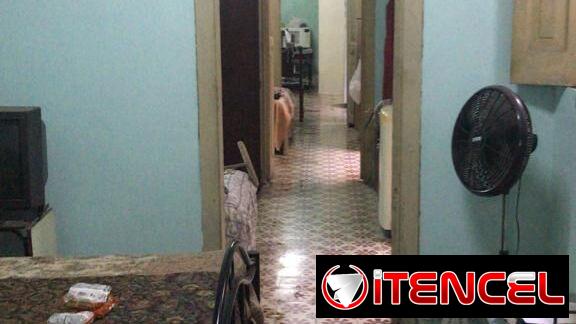 Permuto casa de 3/4 en Centro Habana por apto de 2/4 en Plaza. Carlos, móvil 52914572