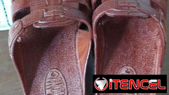 CHANCLETAS: –	TALLA 37. 2000 CUP. (CARMELITA) –	TALLA 43. 1000 CUP. (NEGRA)