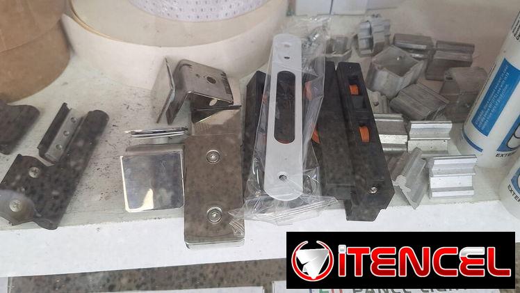 Cambio y restauración en aluminio.. Cristales  Juntas  Felpas  Ruedas Cristales  Yales Cierres Y todo lo referente