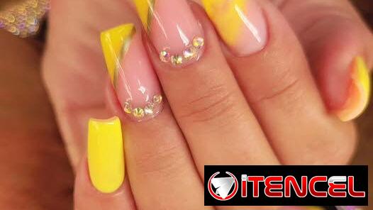 MANICURA DE CALIDAD. PRECIOS ASEQUIBLES. ARREGLO DE UÑAS CON POLYGEL Y RUBBER BASE