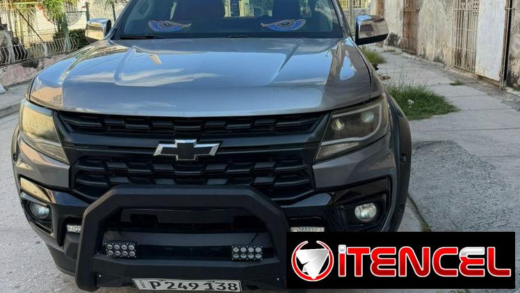 *chevrolet colorado z71*  32 000 *Descripción* – cama grande  – 6 cilindro  – defensa delantera  – luces
