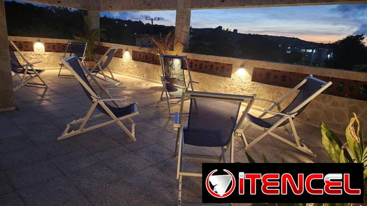 Renta con piscina, 5 habitaciones climatizadas+53 52 46 36 51 a 1  cuadra del mar , PANELES SOLARES