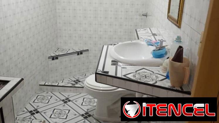 Se vende casa. Solo interesados, oímos propuestas.