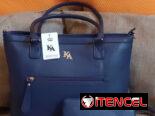 Carteras con monederos y bolsos pequeños.