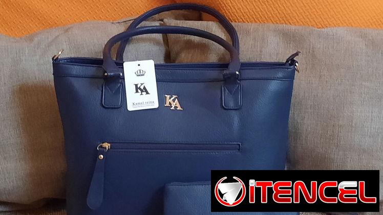 Carteras con monederos y bolsos pequeños.