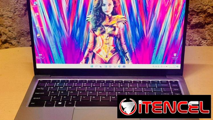 Laptop con rendimiento ideal para algunos juegos y trabajos de programación informática.