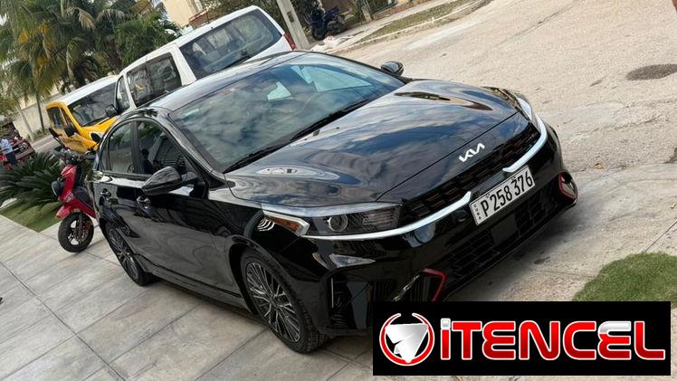 Vendo o negocio Kia forte 20 23 GT line 20,000 mil milla  carro muy muy bueno