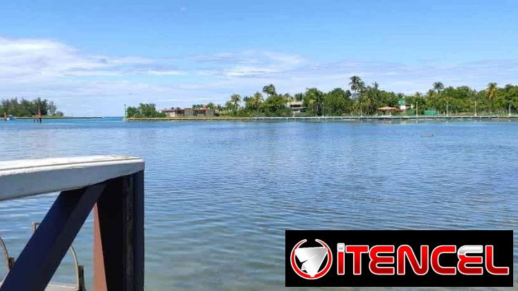 CONFORT RENTALS-Casa en Santa Fe — Salida directa al canal de la Marina Hemingway
