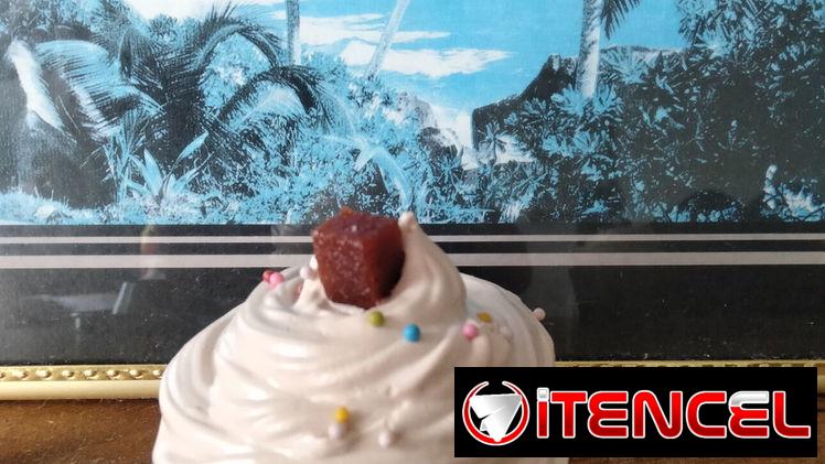 Panquecitos 🧁de vainilla rellenos de guayaba o fanguito según su preferencia.
