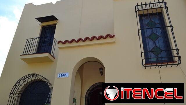 LA CASONA DE KIKO está ubicada en una zona residencial, tranquila y segura. Cuenta con tres habitaciones