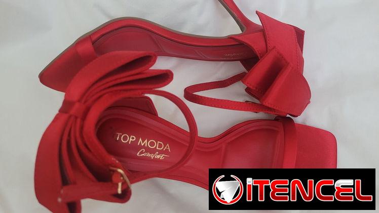 Zapatos rojos de tacón alto