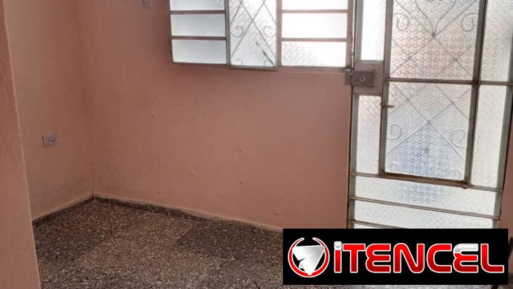 Se vende casa. Solo interesados, oímos propuestas.