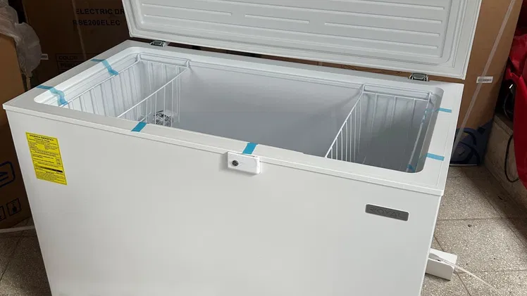 Nevera Horizontal 12.5 pies marca Royal llave y cerradura en la tapa, precio $400 USD Transporte Incluido
