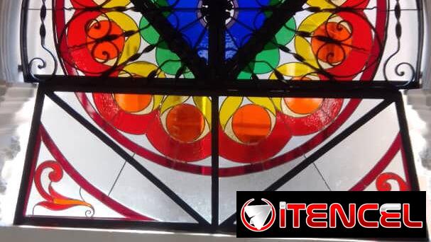 ¡Dale vida y color a tus espacios con vitrales únicos y personalizados!