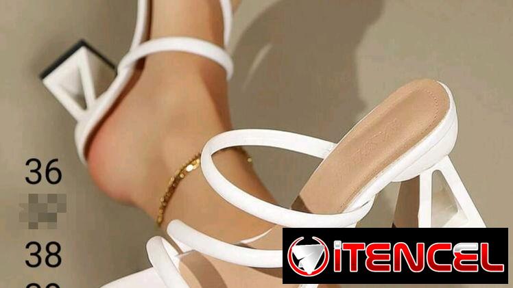 Zapatos blancos de tacón