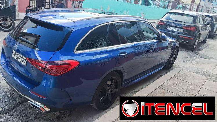 Mercedes Benz C300e 2022 híbrido gasolina y electrico.