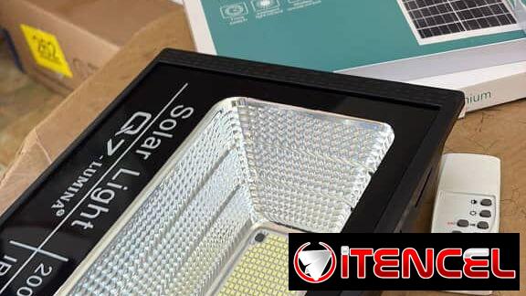 Lámpara recargable para exteriores  de 200w