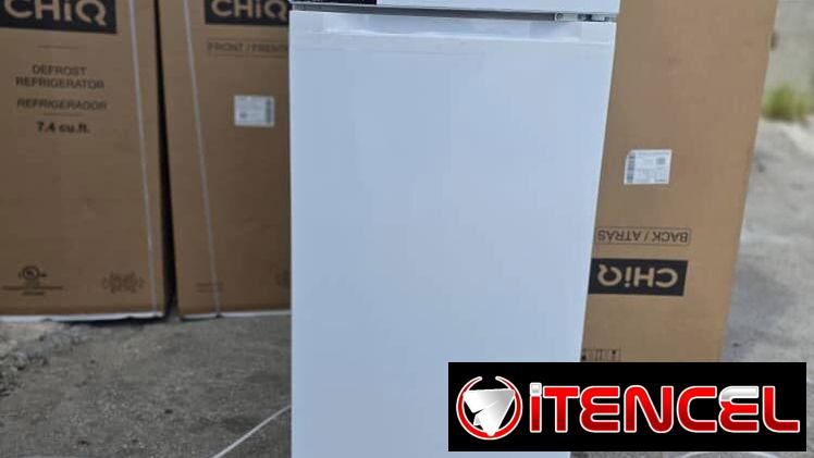 REFRIGERADOR  MARCA CHIQ 7.45 PIES COLOR BLANCO