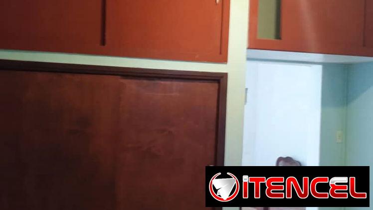 🏠 Venta de apartamento en El Vedado. Tiene una ubicación muy céntrica. 💡Luz y agua 24 horas