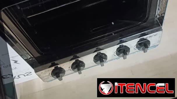 COCINA CON HORNO DE GAS CON 4 QUEMADORES Y 20 PLATEADA, ENTREGA DE FACTURA, VARIEDAD DE ELECTRODOMÉSTICOS, ETC