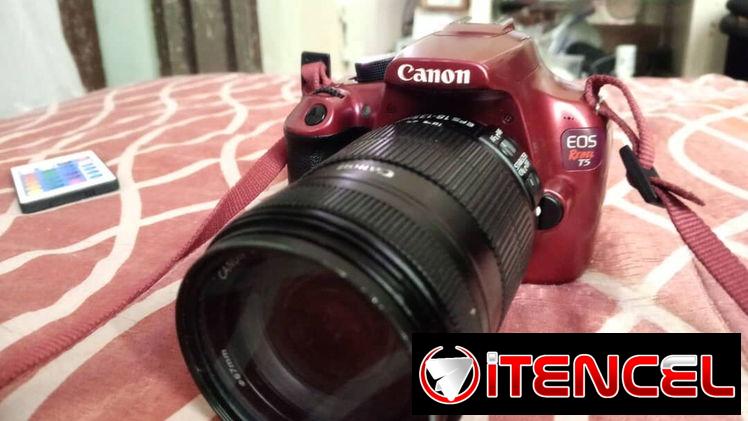 Canon T5 con dos lentes