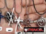 Cadenas y collares con su adorno