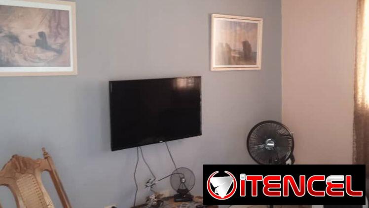 Ofertaaa biplanta en altos con garaje en el Vedado con 3 cuartos en excelente zona!!!!