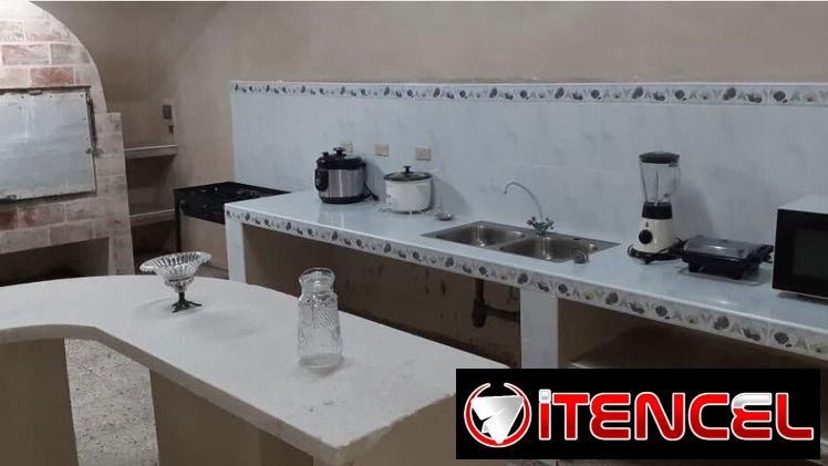 Renta de gran casa con piscina en guanabo, a precio super económico.