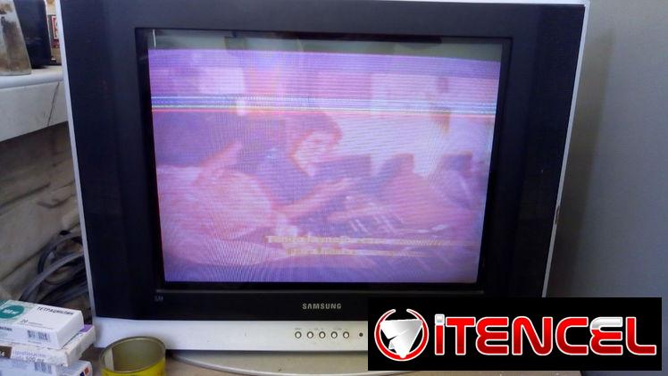 Se vende televisor Samsung con su mando (de uso!).