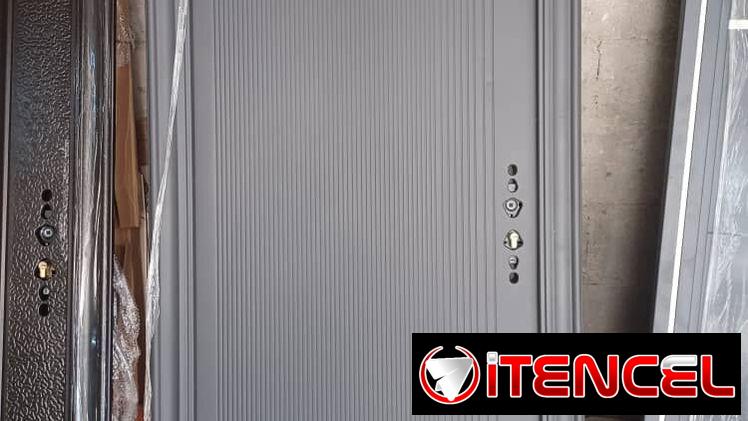 Puertas de acero cromado con su cerradura y las llaves y Puertas galvanizadas con yale y sin yale