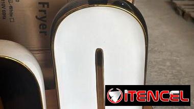 Adorno Jarrón Decorativo Cerámica Arco Blanco Negro Dorado