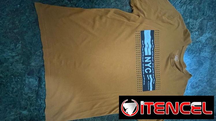 Variedad de pullover y Un chubasquero