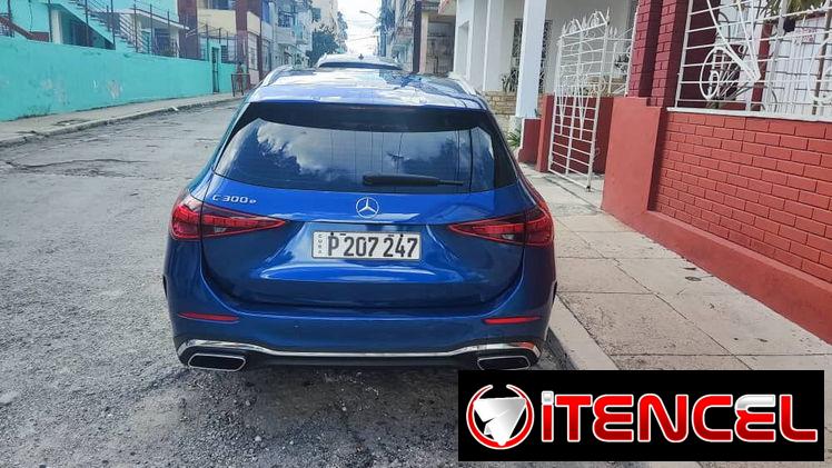 Mercedes Benz C300e 2022 híbrido gasolina y electrico.