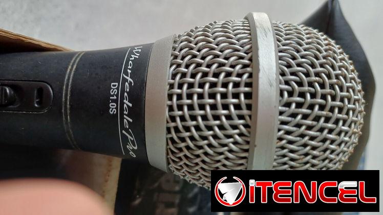 Equipo de amplificacion para guitarra y cantante