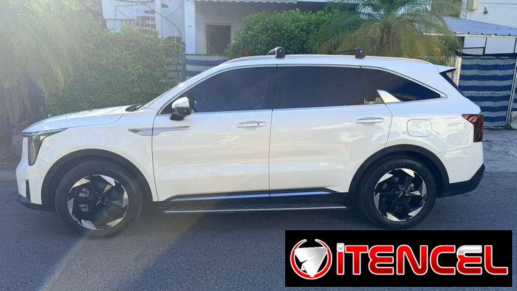 Kia Sorento Full Extra 2024 (Nov29 llego de Korea) – solo 21750km – Garantía todavía con Finauto