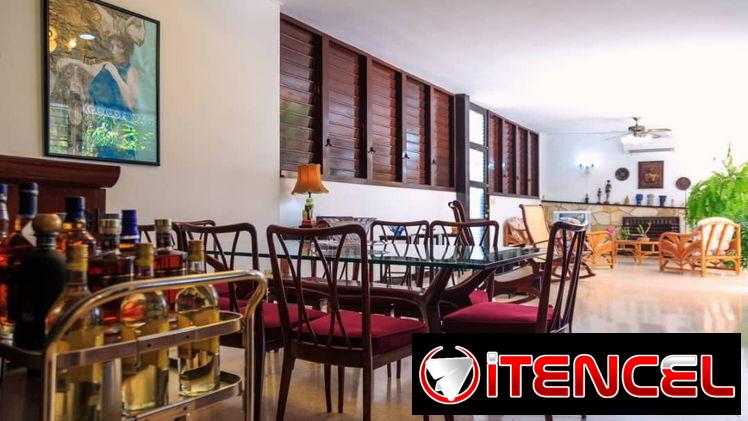 🏡✨¡Alquiler de Casa de lujo‼️   En #LaHabana perfecto para unas vacaciones de calidad y disfrute en familia. ⭐️⭐️⭐️⭐️⭐️